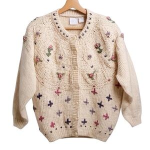 Needles & Yarn Floral Embroidered Chunky Knit Cardigan Sweater Cream Large